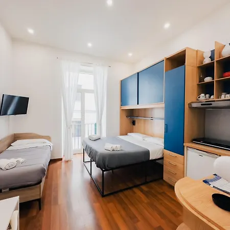 Ale & Tizy House Oda ve Kahvaltı Napoli